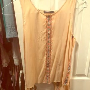 Split-back tribal tank